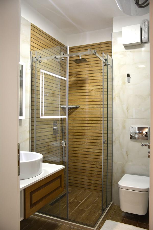 Central Luxury Apartment Tiranë Bilik gambar