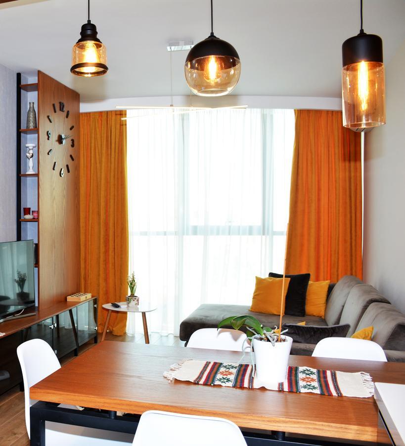 Central Luxury Apartment Tiranë Bilik gambar